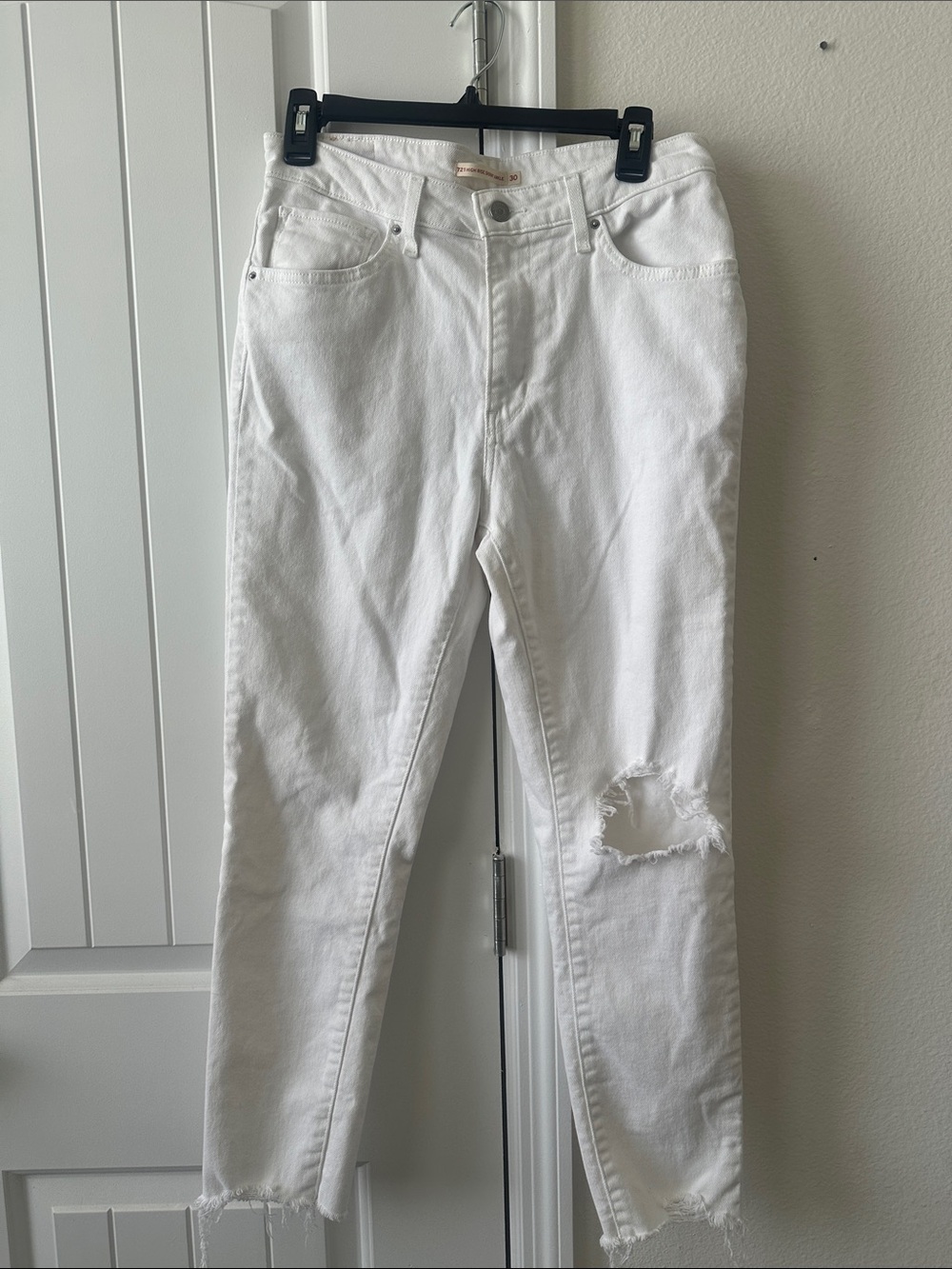 Levi’s White High-Rise Distressed Women's Jeans
